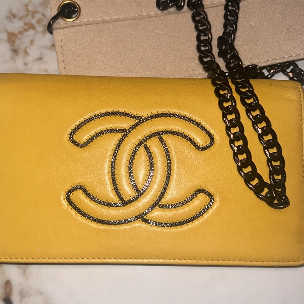 Preloved CHANEL CoCo Mark Long wallet - yellow calfskin leather with gunmetal - Picture 17 of 17